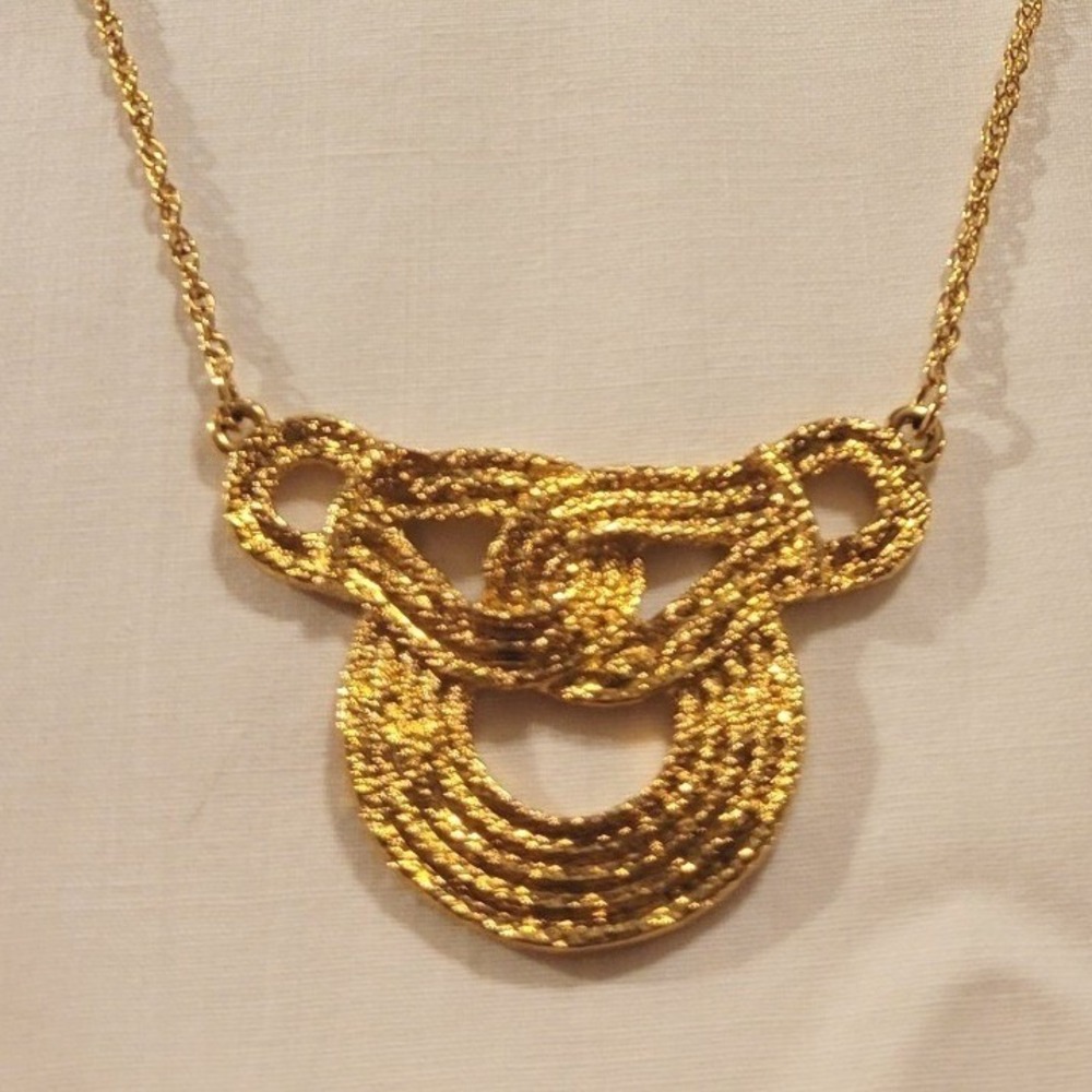Vintage AVON Gold Tone Collar Choker Necklace Knotted Knot Centerpiece 16"‎